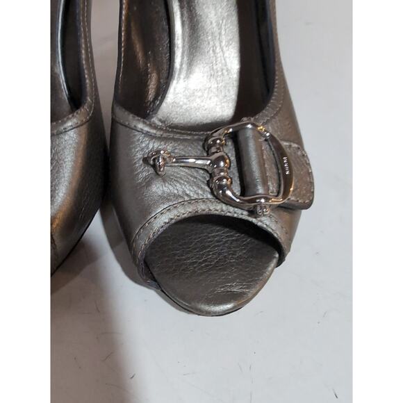 GUCCI CELLARIUS GRAY LEATHER BIT LOGO BUCKLE PEEP TOE PUMPS 40.5 ITALY Dust Bag - Picture 8 of 15